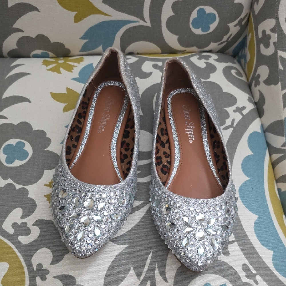 Silver Glitter Flats with Rhinestones- EUC GIRLS SIZE 3